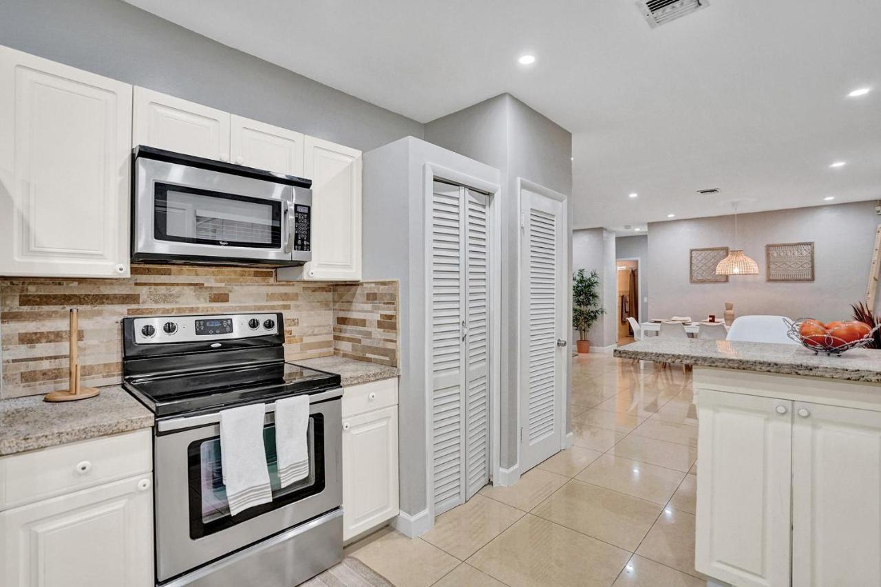Luxury Rattan Getaway Villa Miami Luaran gambar
