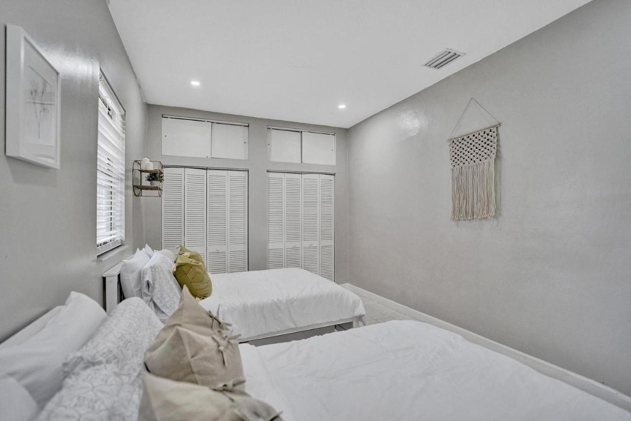 Luxury Rattan Getaway Villa Miami Luaran gambar
